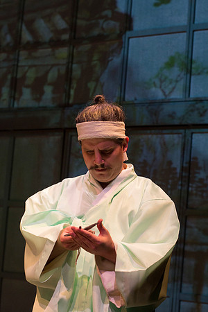 Tree-ear is an orphan boy in a Korean potters' village. He is content living with Crane-man under a bridge barely surviving on scraps of food. All that changes when he sees master potter Min making hi