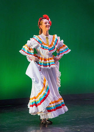 Students performing on Extravadance.