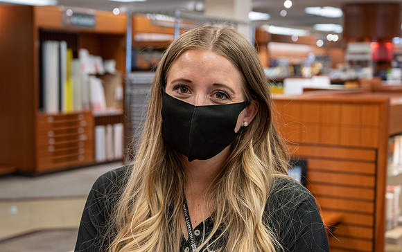Employees wear face mask during the Covid-19 epidemic.
