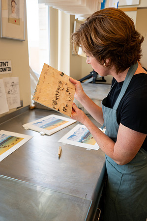 Students working in Printmaking 2 in the Spori Building.