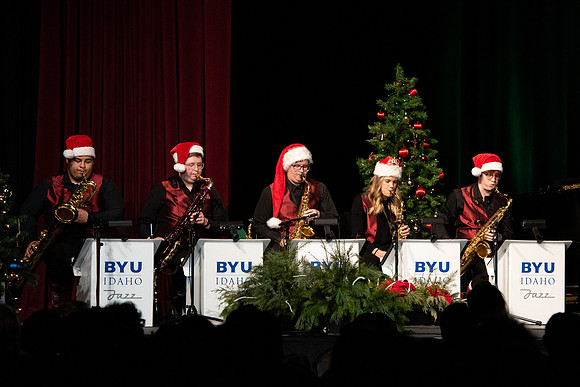 Sound Alliance and Vocal Union perform Swinging Christmas in the Hart Gym.