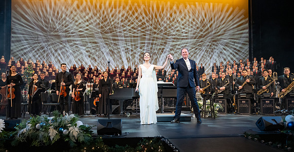 Christmas show with Laura Osnes at the I-Center