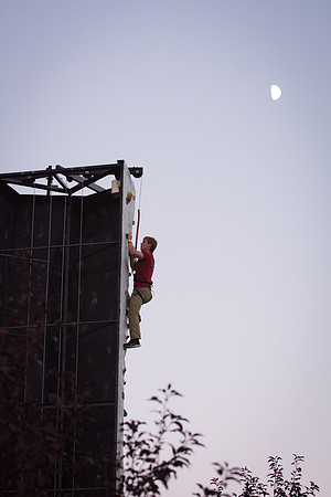 Students have fun at i-night activities before the start of the new semester.