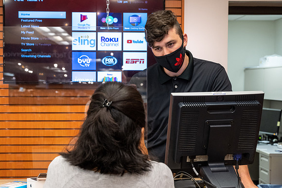 Employees wear face mask during the Covid-19 epidemic.