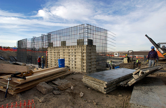 051024TempleConst_4599