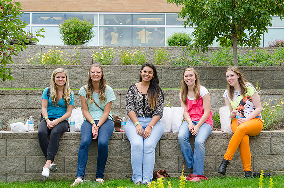 Students and I-team leaders around BYU-Idaho campus eating lunch