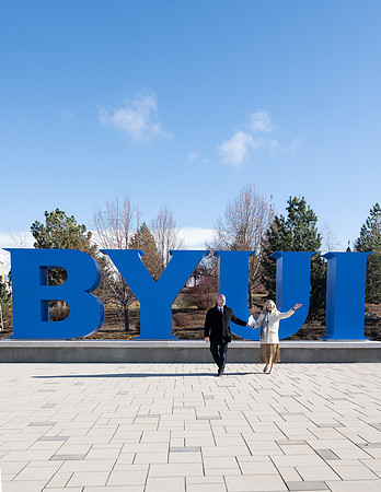 President and Sister Meredith participate in unveiling the new BYUI monument.