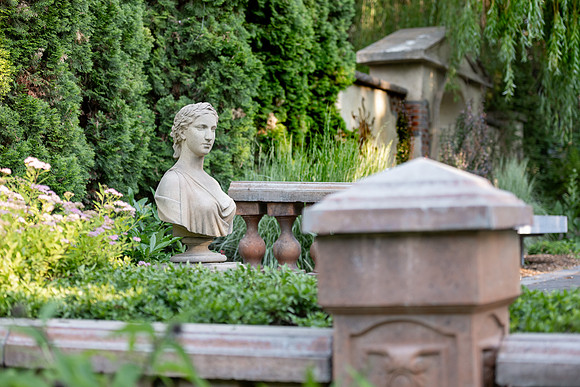 Statue of a woman in the Ricks Gardens