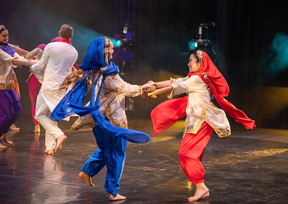 Students performing on Extravadance.