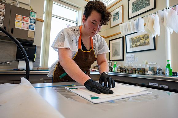 Students working in Printmaking 2 in the Spori Building.