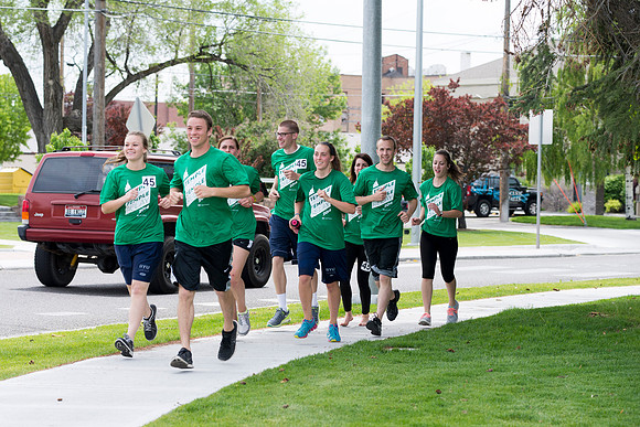 This year's Temple to Temple relay attracted over 400 participants.