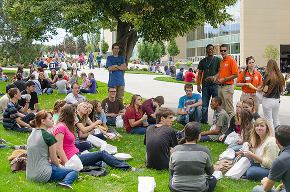 Students and I-team leaders around BYU-Idaho campus eating lunch
