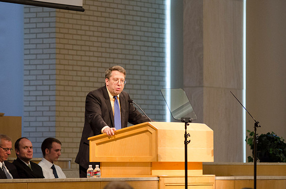 John Butler speaks at University Forum about working hard to achieve goals.