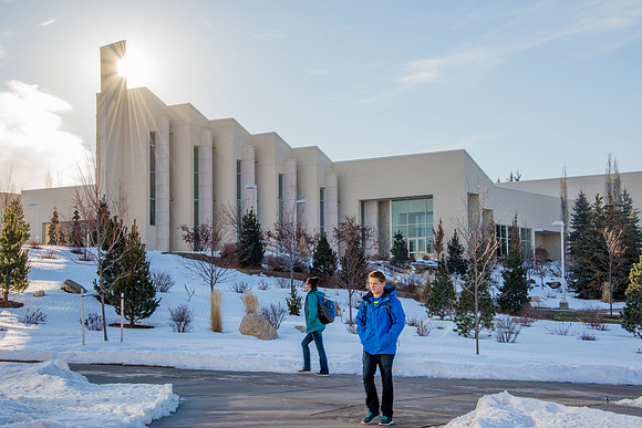 Student's on Campus and Campus Scenery from the first week of Winter Semester.