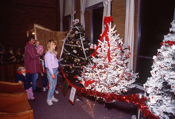 Christmas Tree Lane, 1990