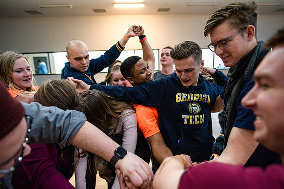 Freshmen students meet their new I-Team groups in the BYU-Idaho Center courts.