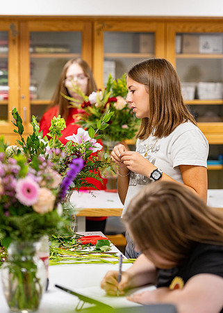 Students making floral arrangement in the Floral design Class.