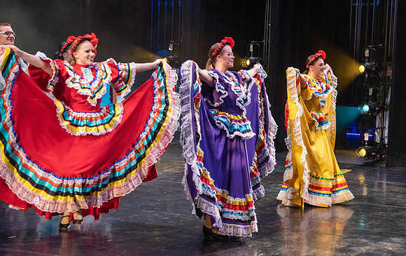 Students performing on Extravadance.