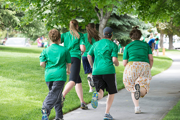 This year's Temple to Temple relay attracted over 400 participants.
