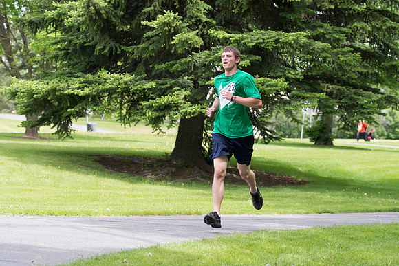 This year's Temple to Temple relay attracted over 400 participants.
