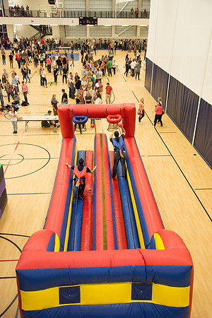 Students have fun at i-night activities before the start of the new semester.