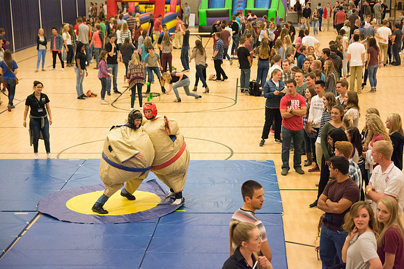 Students have fun at i-night activities before the start of the new semester.