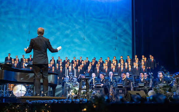 Christmas show with Laura Osnes at the I-Center