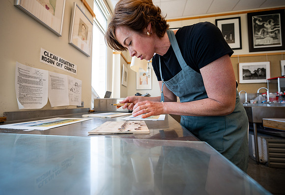 Students working in Printmaking 2 in the Spori Building.