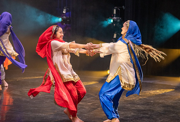Students performing on Extravadance.
