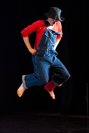 Students perform in dress rehearsal of Extravadance dance performance- Jul 2010