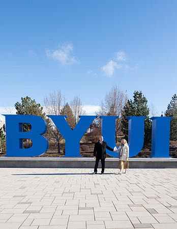 President and Sister Meredith participate in unveiling the new BYUI monument.
