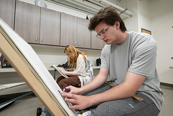 Students in drawing 1 class.