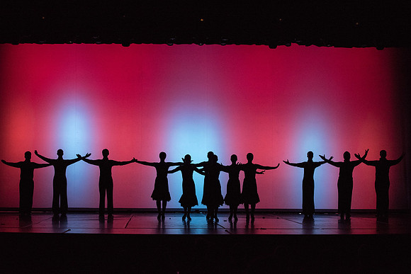 In this semester’s production of Extravadance the audience got a peek into the mind of a performer, and how dancers function during a performance. Dancers always laugh because they know the real show