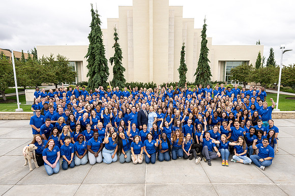 President and Sister Meredith with student volunteers and mentors who help with Get Connected, New Student Orientation.