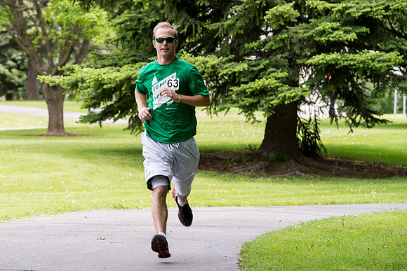 This year's Temple to Temple relay attracted over 400 participants.