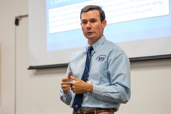 James Helfrich talks about online course to faculty.