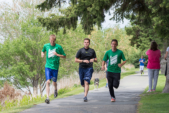 This year's Temple to Temple relay attracted over 400 participants.