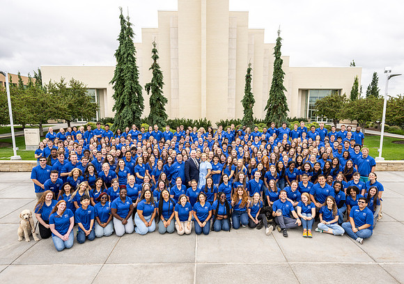President and Sister Meredith with student volunteers and mentors who help with Get Connected, New Student Orientation.