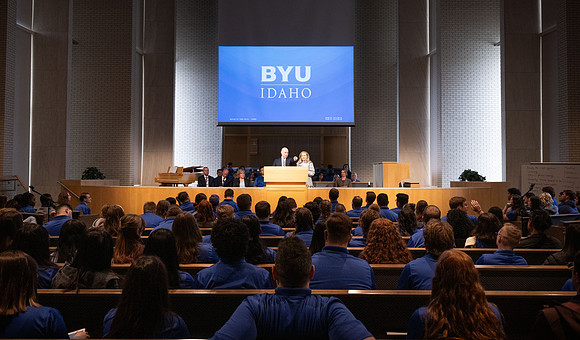 President and Sister Meredith with student volunteers and mentors who help with Get Connected, New Student Orientation.