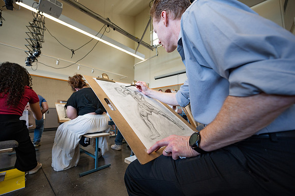 Students drawing in the Spori 340 Drawing Studio
