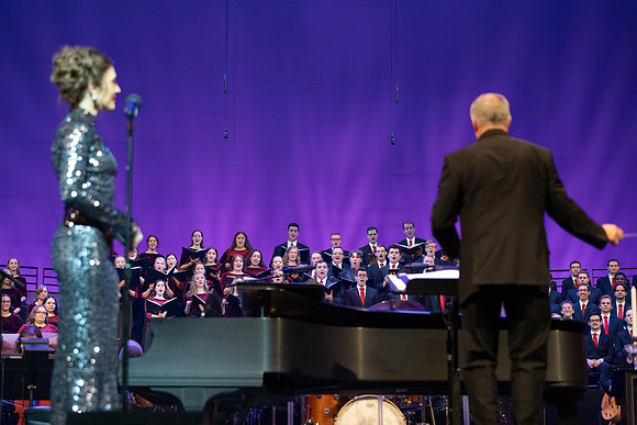 Christmas show with Laura Osnes at the I-Center
