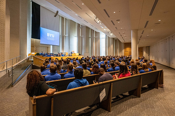 President and Sister Meredith with student volunteers and mentors who help with Get Connected, New Student Orientation.