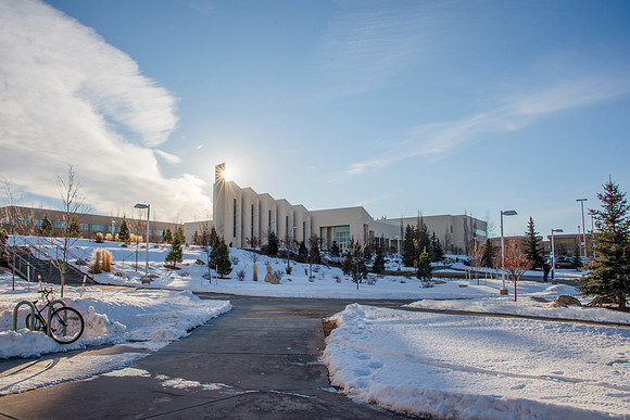 Student's on Campus and Campus Scenery from the first week of Winter Semester.