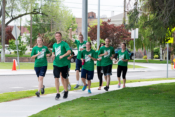 This year's Temple to Temple relay attracted over 400 participants.