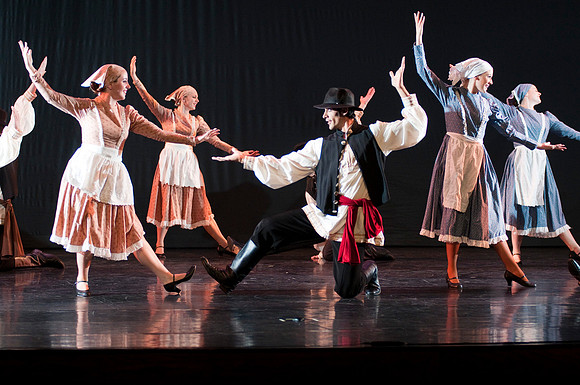 Students perform in dress rehearsal of Extravadance dance performance- Jul 2010