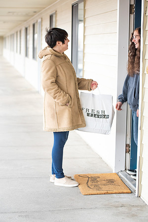 Students and staff distribute meals for students of BYUI for the University-wide break the fast event.