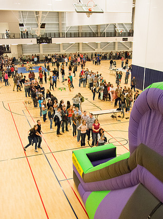 Students have fun at i-night activities before the start of the new semester.