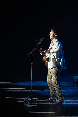 Jake Scott gives a lively performance at BYUI, in the Hart Auditorium.