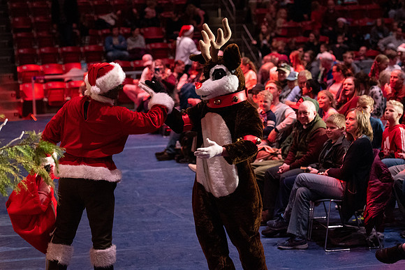 Sound Alliance and Vocal Union perform Swinging Christmas in the Hart Gym.