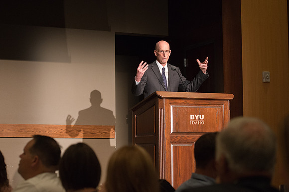 President Henry J Eyring speaks at the banquet.